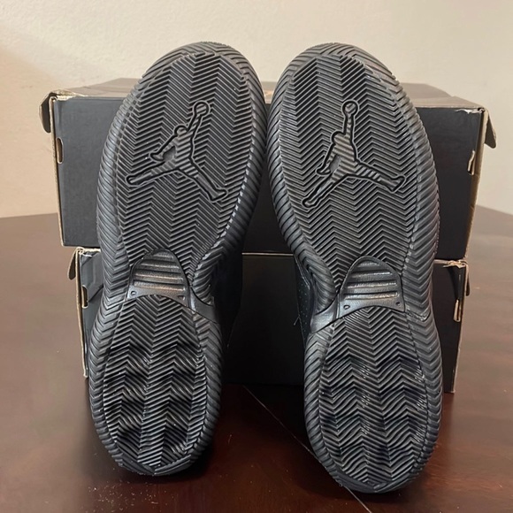 Jordan shoe bran new never worn it color black/back shoe - Picture 6 of 6